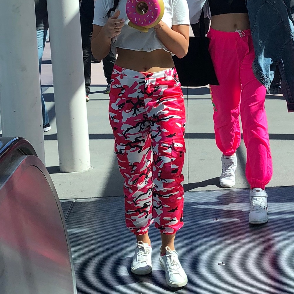PINK CHAMO PANTS SIZE M
